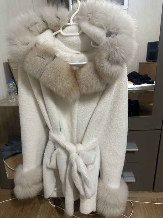 Бяла алкантара с косъм лисица