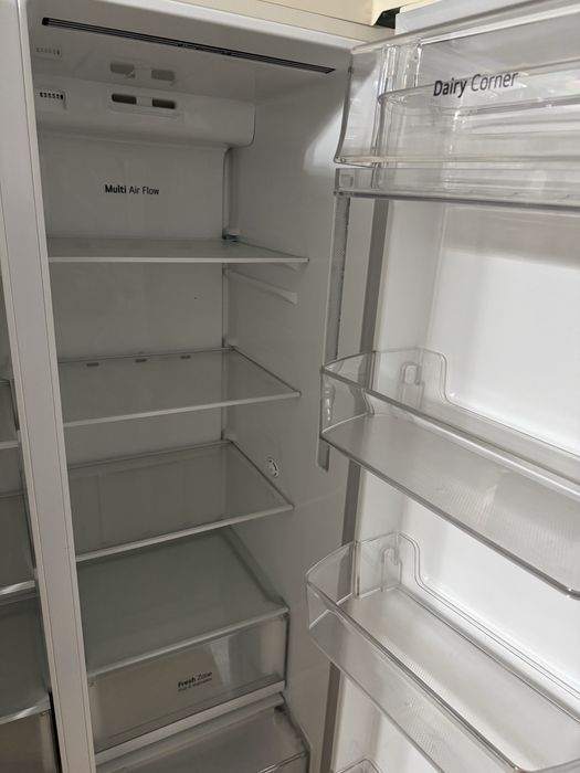 Двухдверный холодильник LG Side By Side