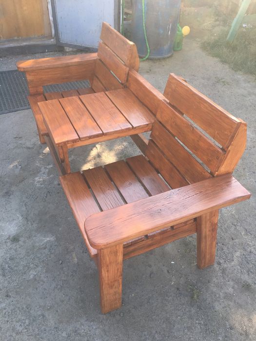 Скамейка со столиком