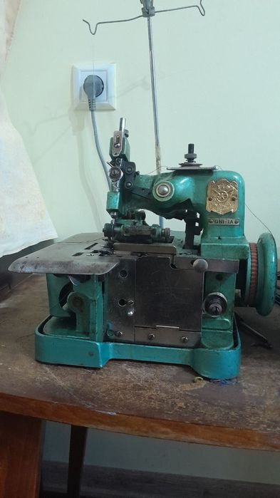 Хитой оверлоглари, холати яхши, 2 таси хам ишлайди, нархини келишамиз