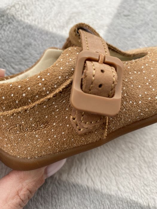 Papuci Clarks noi marimea 22