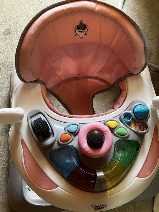 Люлка шезлонг за бебе и проходилка.