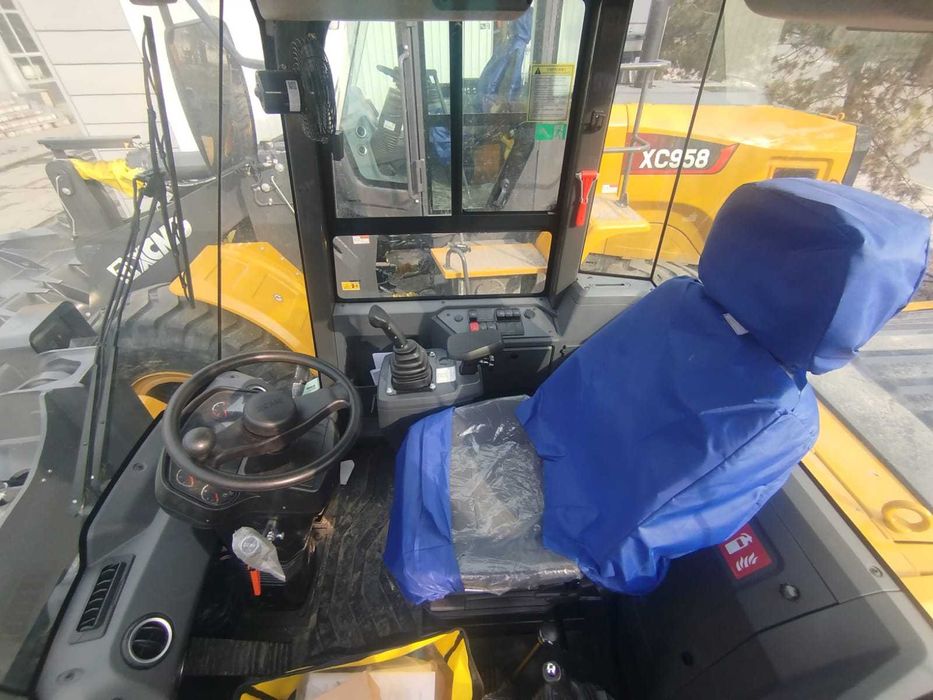 Фронтальный погрузчик XCMG XC936