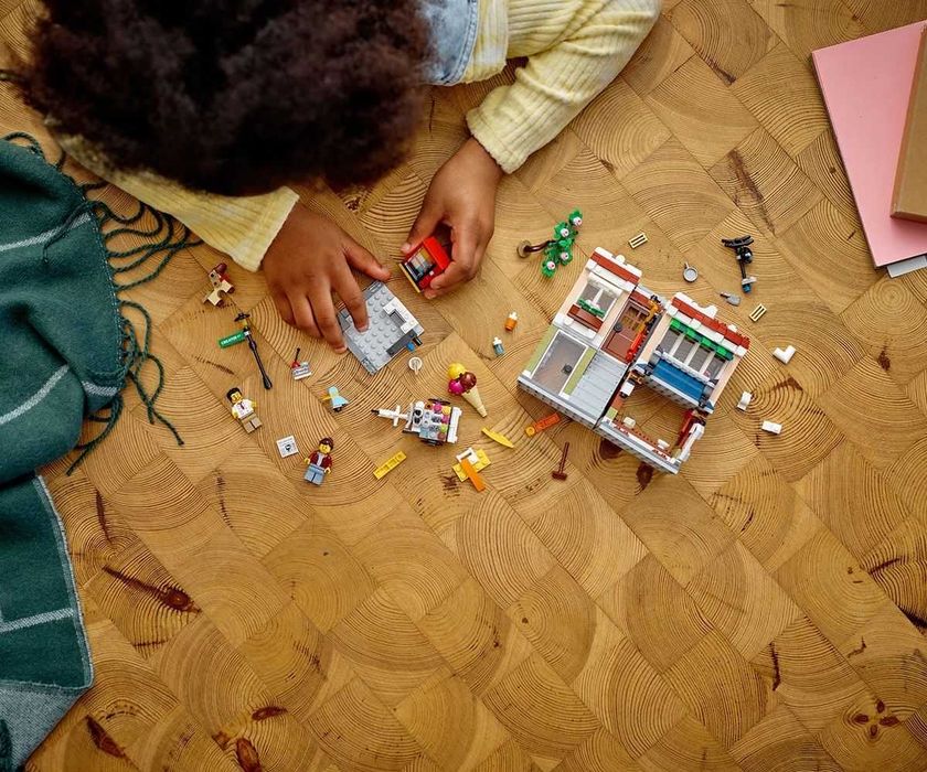 LEGO Creator 3 в 1 31131 Магазин за нудълс в центъра