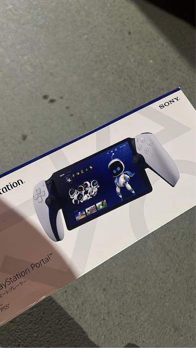 PlayStation Portal с кейсом