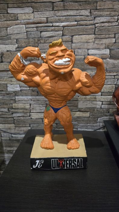 Статуя на Universal