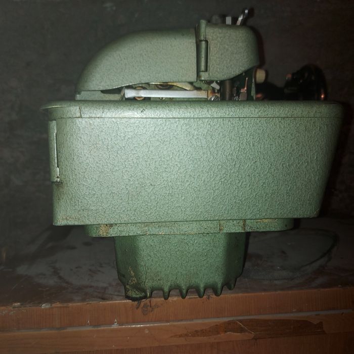 Продам швейную машину