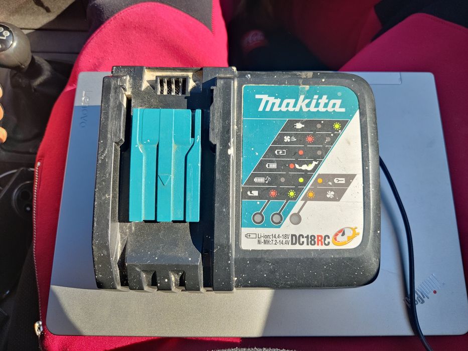 Vând 2 bormașini Makita cu Acumulatori