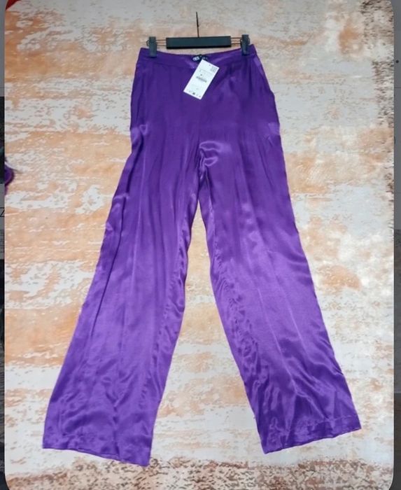 Zara Pantaloni lungi satin drepți mov
