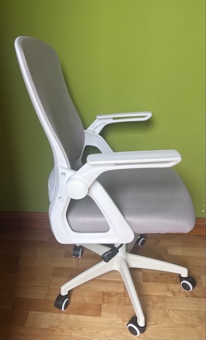 Продам компьютерный стол и стул