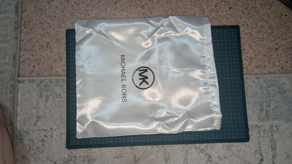 Продам сумку Michael Kors