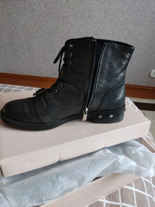 Женские демисезонные ботинки