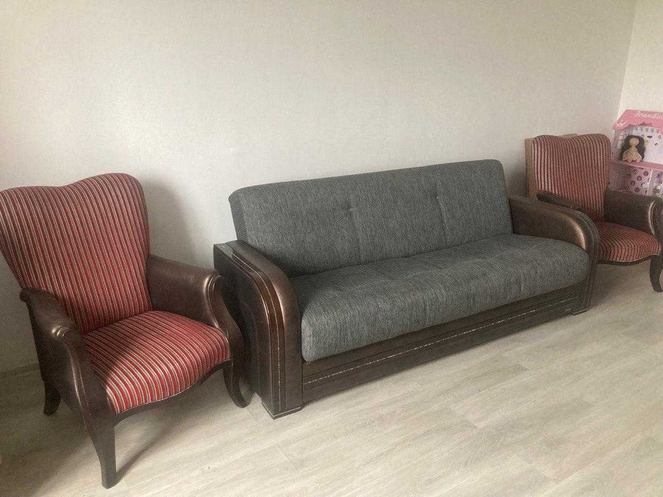 Продам диван с 2 креслами