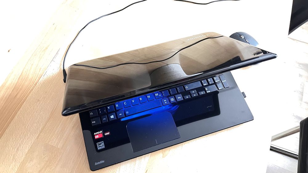 Laptop Toshiba AMD A6-6310 APU 8G Ram - Baterie noua