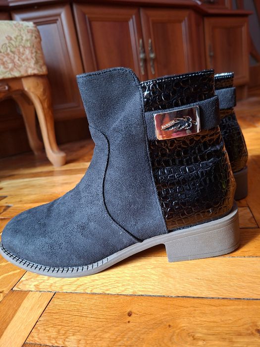 НОВИ  елегантни  черни  боти