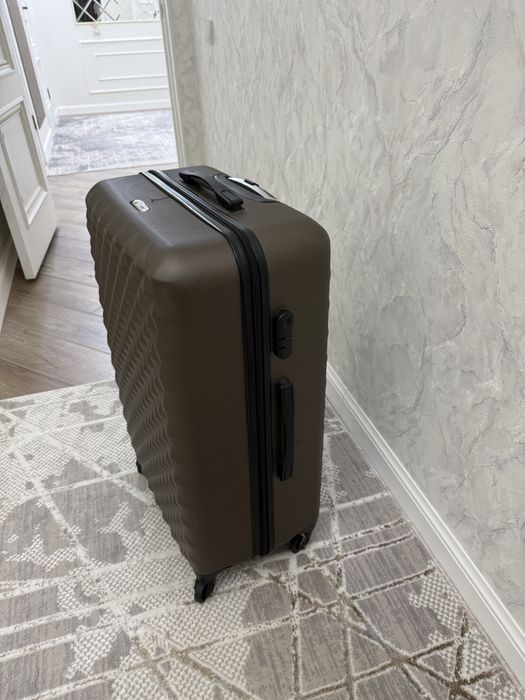 Чемодан L case AA 600-12