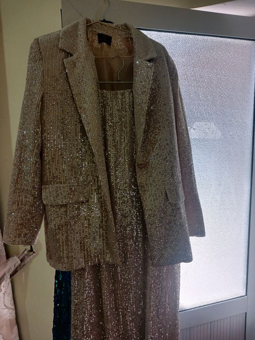 B/u tuy liboslari sotiladi