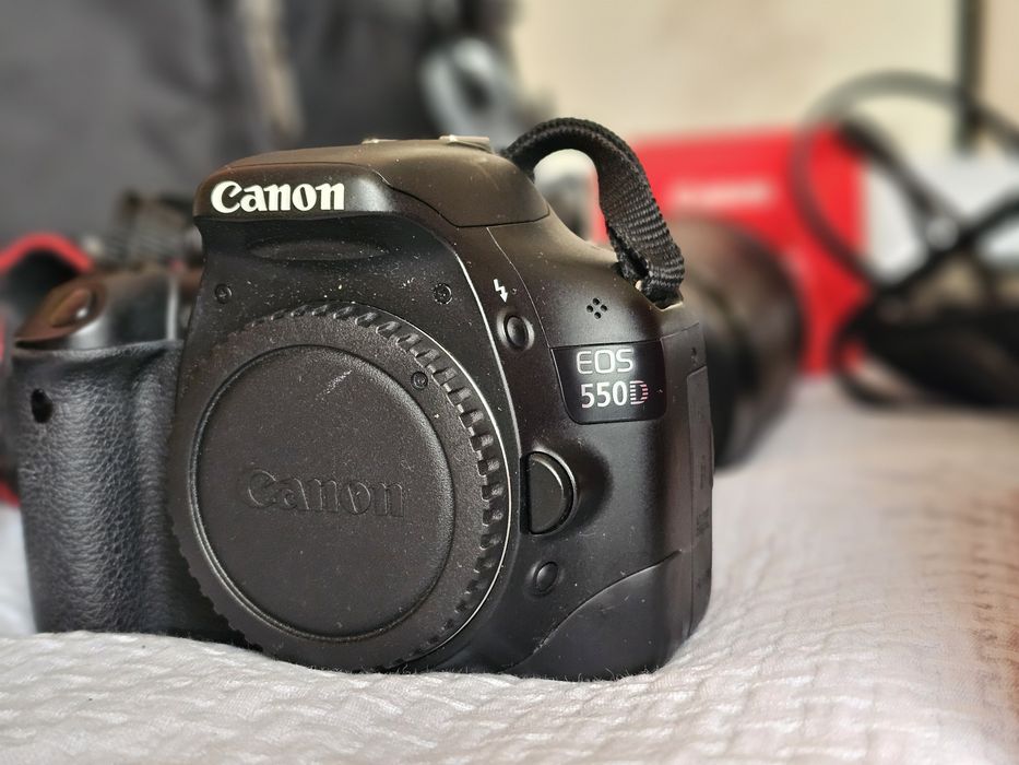 Цифровой фотоаппарат б/у Canon 550D