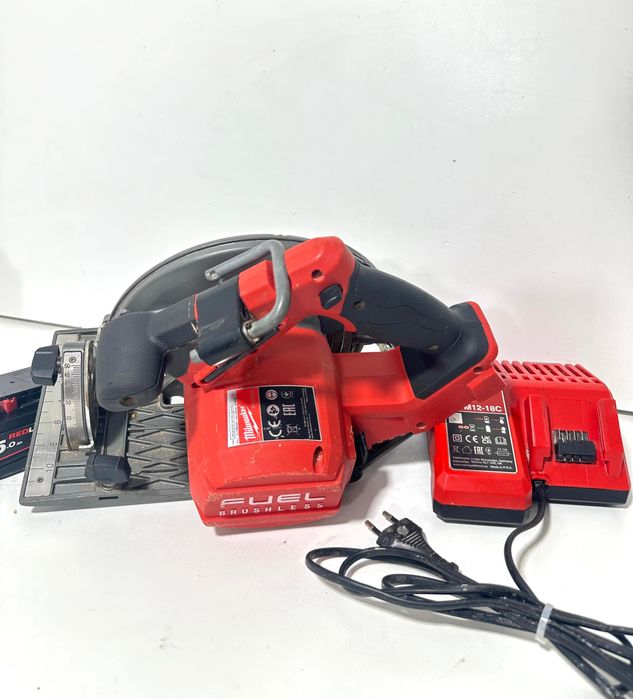 Circular Milwaukee M18 FCS66