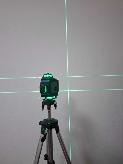 Nivelă Laser 3D Profesională–12 Linii Verzi, Autonivelare și Trepied