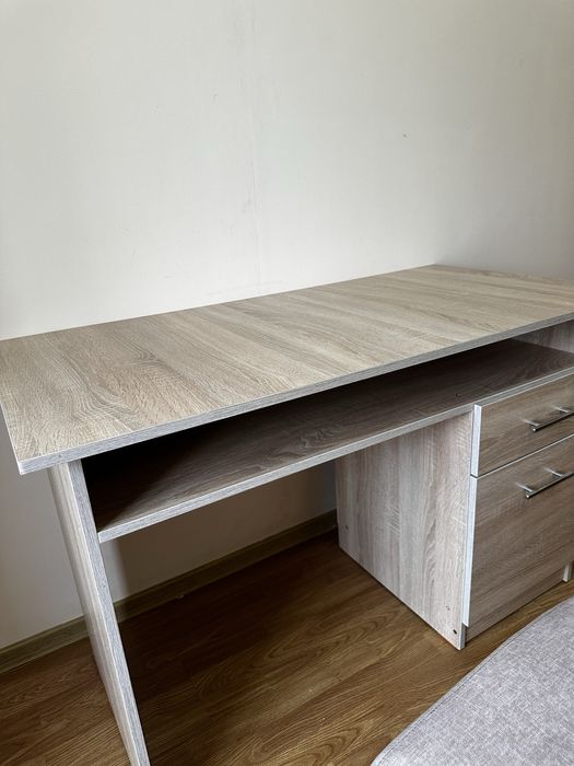 Продам стол компьютерный хорошего качкства