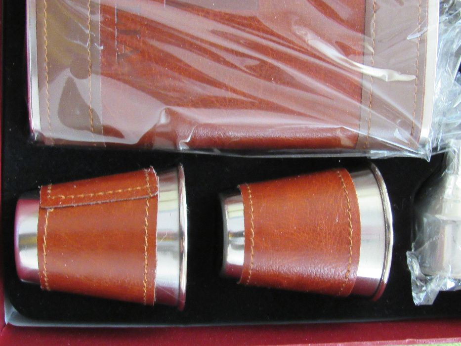 Сет от 4 метални шота и метална фласка от Монголия