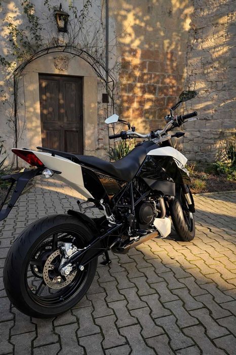 Vand KTM Duke 690 - Schimb cu altă motocicletă categoria A2.
