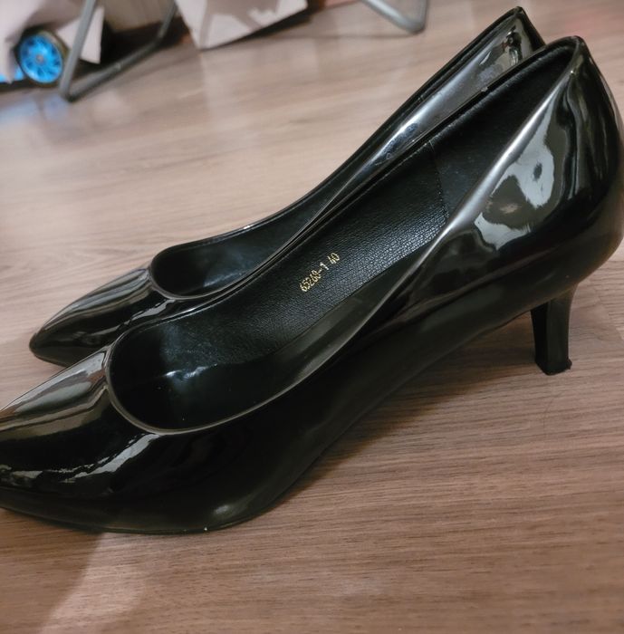 Продам женские туфли