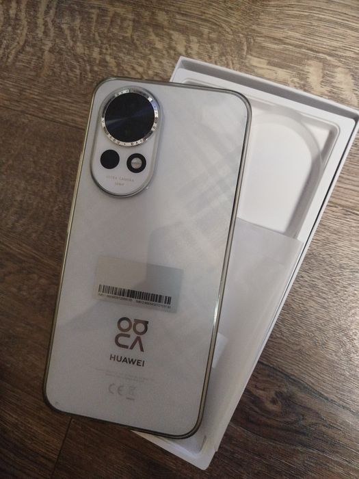 Продавам чисто нов телефон Huawei nova 13