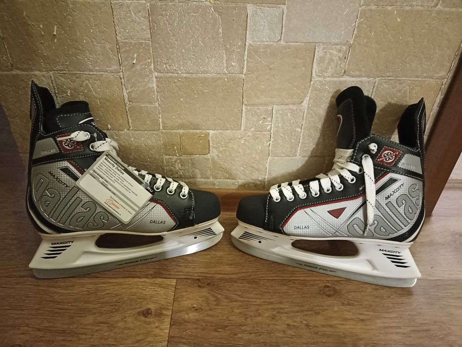 Коньки хоккейные