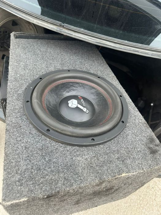 Продам сабвуфер в хорошем состояние