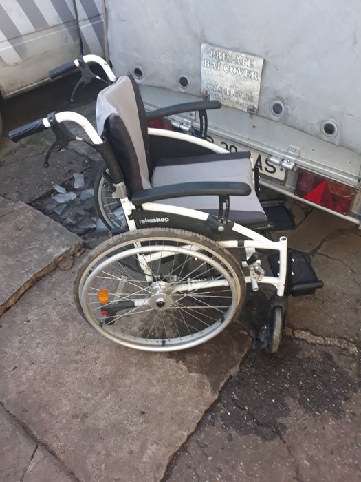 Carucior handicap scaun cu rotile
