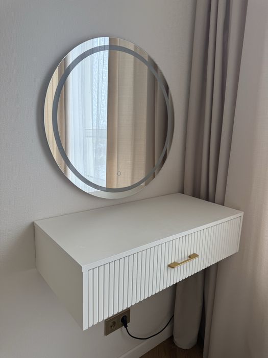 Продам зеркало с подсветкой