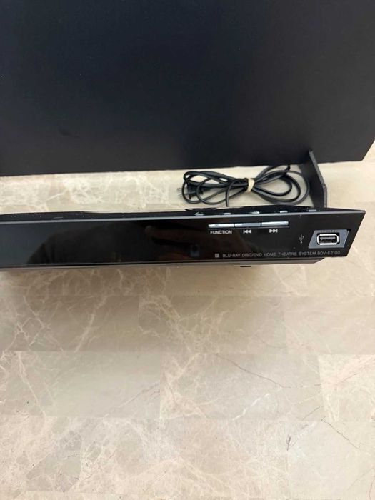 оригинален Блу Рей домашен театър диск и USB+Bluetooth Sony BDV-E2100 в перфектно състояние