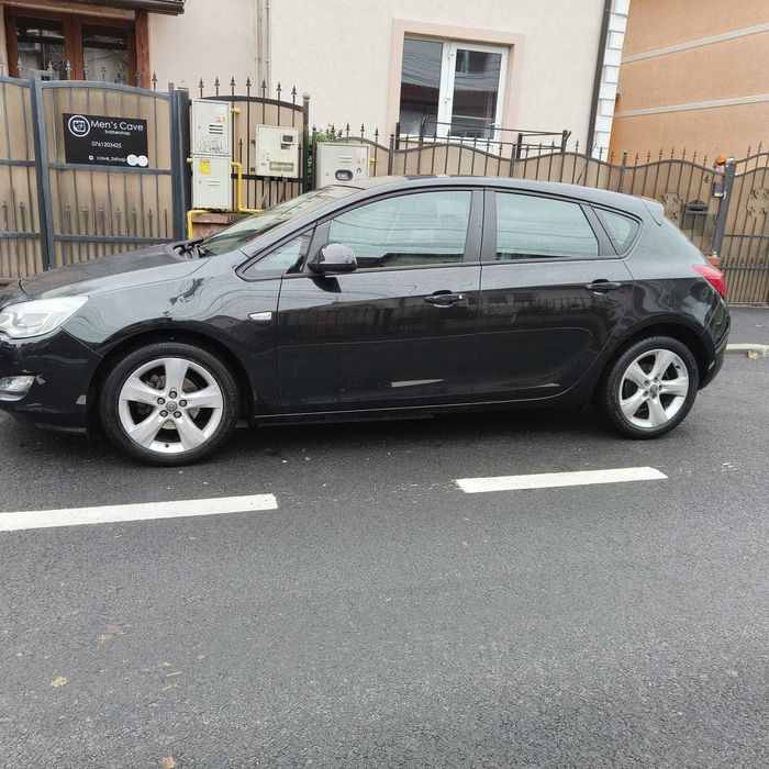 Opel Astra negru 2011