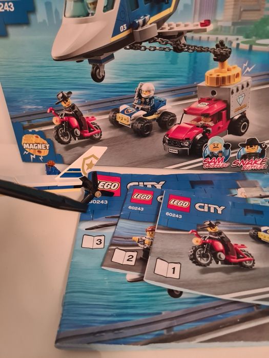 LEGO City Police - Urmarire cu elicopterul politiei 60243, 212 piese