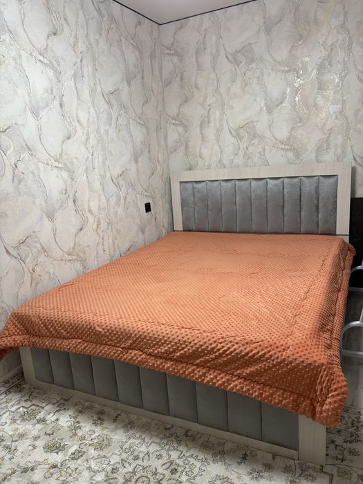 Продам кровать с матрасом