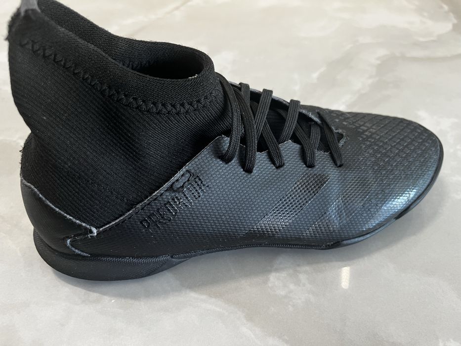 Vand ghete de fotbal adidas  pentru sintetic 36