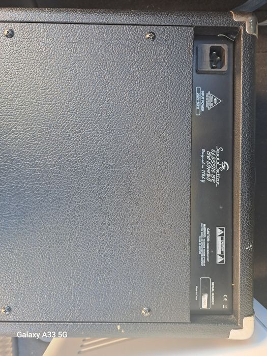 Vând Amplificator de chitară SoundSation Classic 15R,  negru