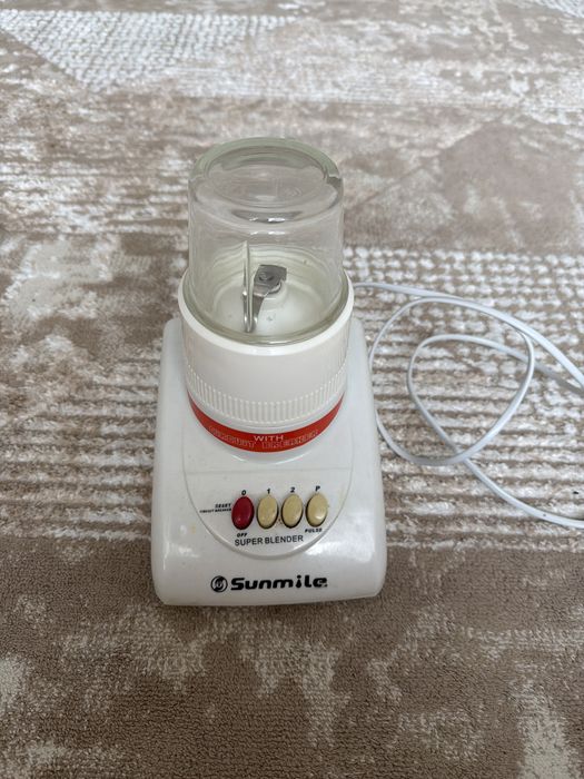 Продам блендер белый
