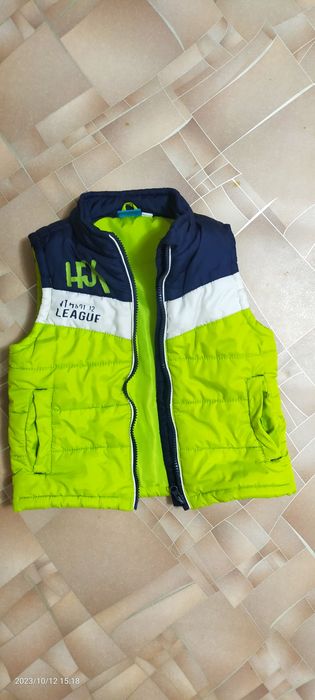 Продаю детскую жилетку