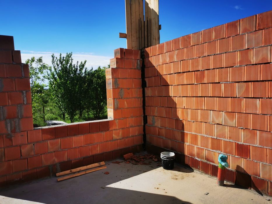 Construim case la rosu sau la cheie