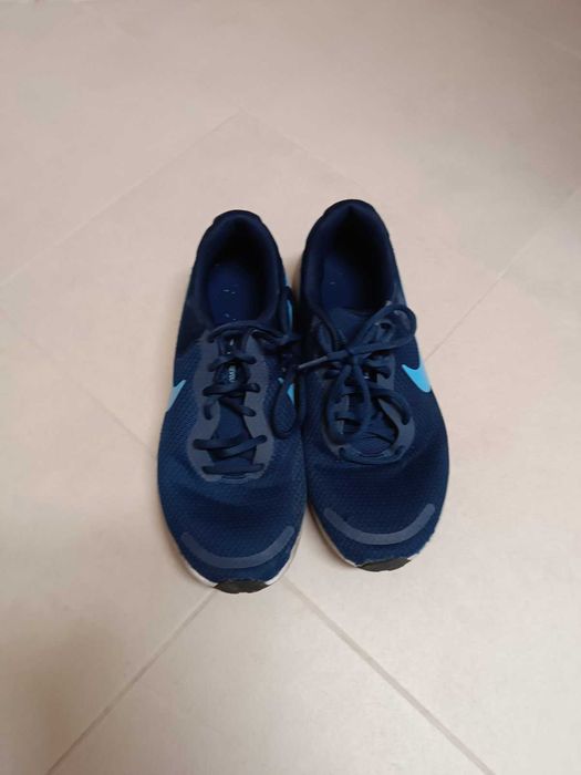 Nike обувки сини.