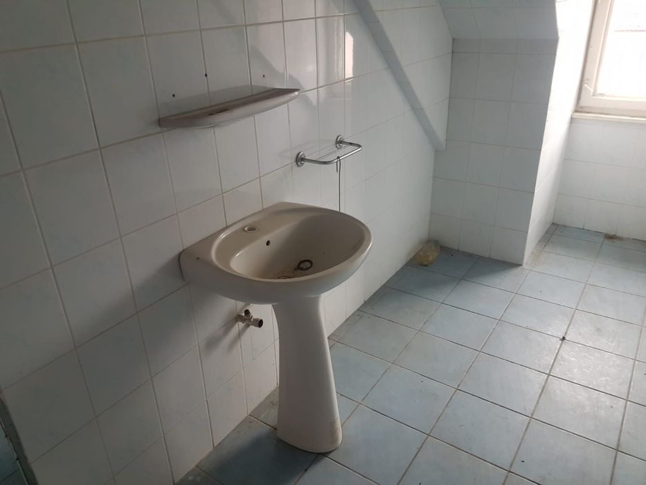 Vand apartament de 3 camere 70 m si apartament de 4 camere...80 m