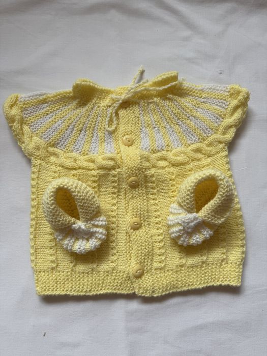 Жълто елече със терлички