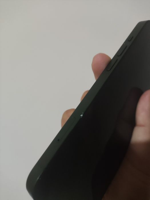 iPhone 13 green.