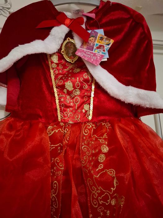 Rochie Craciunkta Belle cu crinolina, pelerina si brosa cu 2 fete 3ani