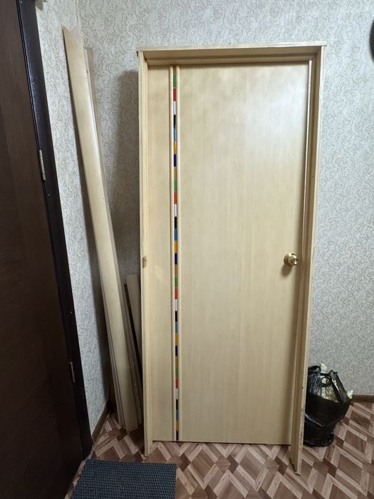 Отдам дверь с наличником