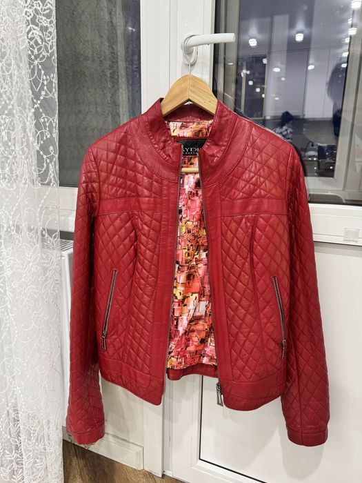 Продам кожаную куртку , одевала 1-2раза, большемерит,размер 46-48