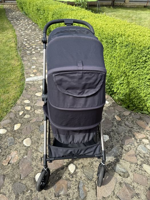 Caruciorul Cybex Melio reversibil, negru.